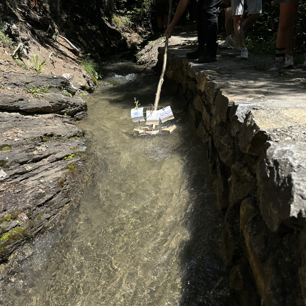 Course-bisse-carre Départ des bateaux sur le bisse